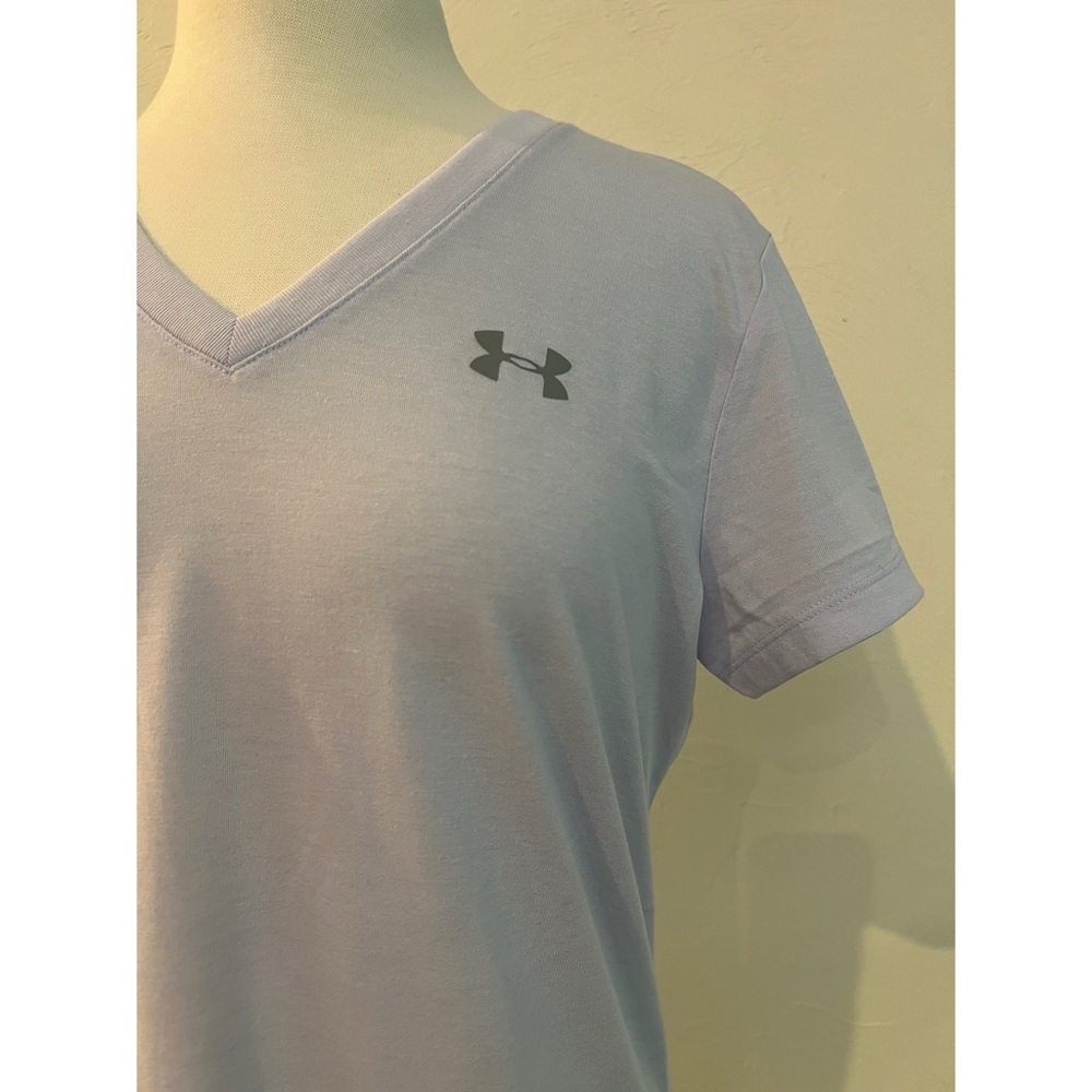 Like new. Under Armor Heat Gear top. Size large. - Picture 5 of 7